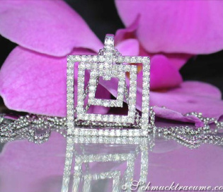 Quadratischer Diamanten Anhänger an Kette Quadratischer Diamanten Anhänger an Kette