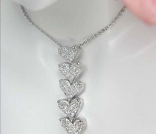 Elegantes Diamanten Herz Collier Elegantes Diamanten Herz Collier