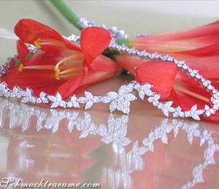Herrliches Brillanten Collier im floralen Design Herrliches Brillanten Collier im floralen Design