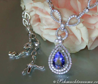 Bildschönes Tansanit Collier mit Brillanten Bildschönes Tansanit Collier mit Brillanten