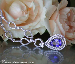 Bildschönes Tansanit Collier mit Brillanten Bildschönes Tansanit Collier mit Brillanten
