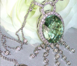 Attraktives Prasiolith Collier mit Brillanten Attraktives Prasiolith Collier mit Brillanten