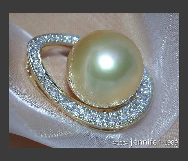 Wundervoller goldene Südseeperle Anhänger im Mikimoto Design #1 Wundervoller goldene Südseeperle Anhänger im Mikimoto Design #1