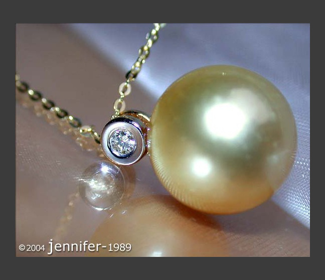 Klassischer goldene Südseeperle Anhänger mit Brillant an Kette #1 Klassischer goldene Südseeperle Anhänger mit Brillant an Kette #1