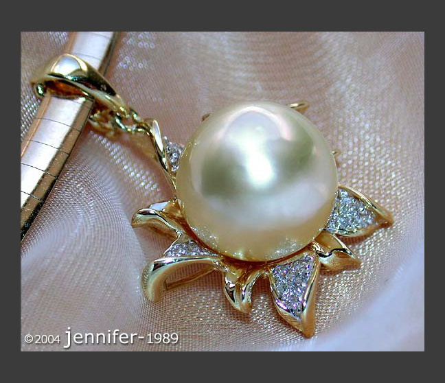 Floraler goldene Südseeperle Anhänger mit Brillanten #1 Floraler goldene Südseeperle Anhänger mit Brillanten #1