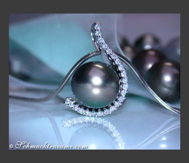 Attraktiver Tahitiperle Anhänger mit Brillanten Kragen #1 Attraktiver Tahitiperle Anhänger mit Brillanten Kragen #1