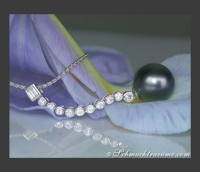 Extra langer Tahitiperle Anhänger mit Brillanten #1 Extra langer Tahitiperle Anhänger mit Brillanten #1
