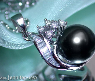 Femininer Tahitiperle Anhänger mit Diamanten Femininer Tahitiperle Anhänger mit Diamanten