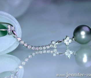 Floraler Tahitiperle Anhänger mit Brillanten
