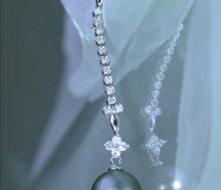 Floraler Tahitiperle Anhänger mit Brillanten