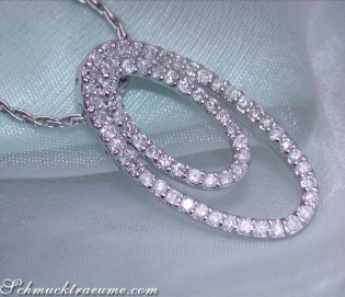 Feinster Brillanten Anhänger in Ellipsen Form