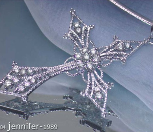 Exquisiter Brillanten Kreuz Anhänger Exquisiter Brillanten Kreuz Anhänger