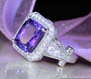 Elegant Tanzanite Ring with Diamonds Elegant Tanzanite Ring with Diamonds