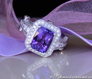 Elegant Tanzanite Ring with Diamonds Elegant Tanzanite Ring with Diamonds