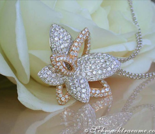 Fabelhafter Schmetterling Anhänger mit Brillanten Fabelhafter Schmetterling Anhänger mit Brillanten