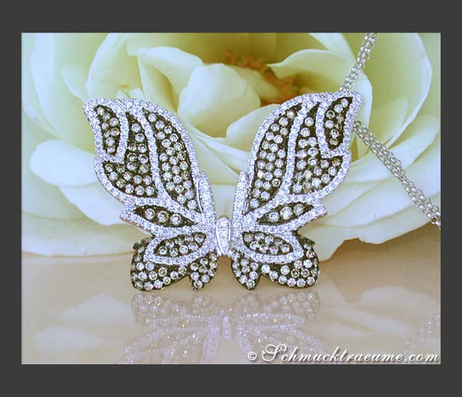 Traumhafter Schmetterling Anhänger mit naturbraunen & weißen Brillanten #1 Traumhafter Schmetterling Anhänger mit naturbraunen & weißen Brillanten #1