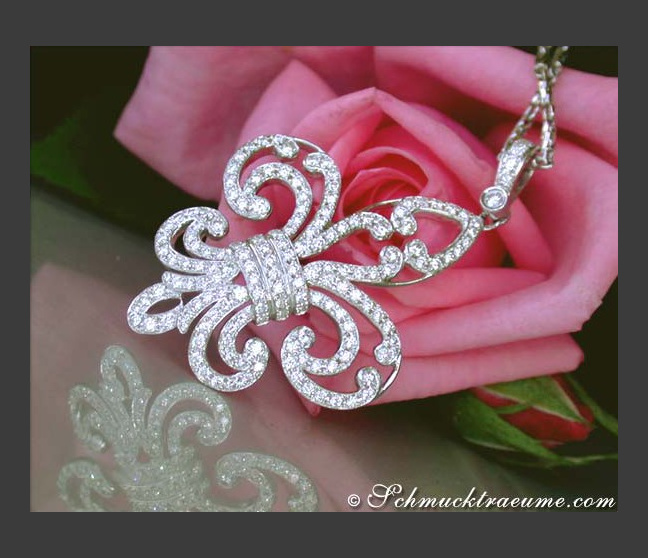 Attraktiver Brillanten Anhänger im "Fleur de Lis" Stil #1 Attraktiver Brillanten Anhänger im "Fleur de Lis" Stil #1