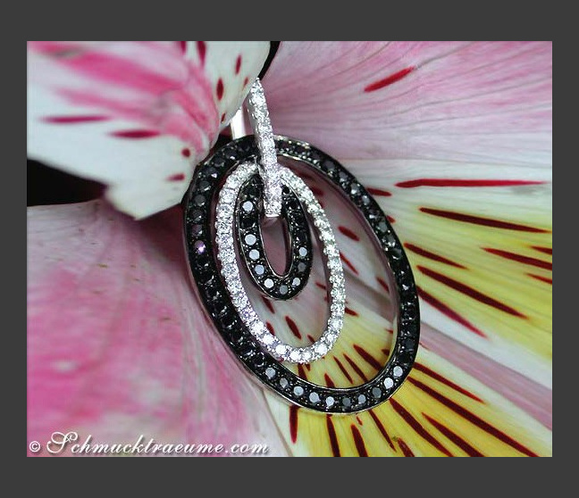 Attraktiver schwarze Diamanten Anhänger in Oval-Form #1 Attraktiver schwarze Diamanten Anhänger in Oval-Form #1