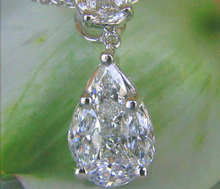 Bildschöner Diamanten Anhänger im Tropfen Stil Bildschöner Diamanten Anhänger im Tropfen Stil