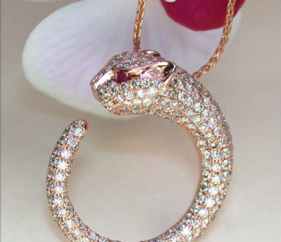 Bildschöner Brillanten Panther Anhänger an Kette Bildschöner Brillanten Panther Anhänger an Kette