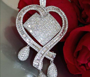 Stattlicher Diamanten / Brillanten Herz Anhänger (9,79 ct.) Stattlicher Diamanten / Brillanten Herz Anhänger (9,79 ct.)