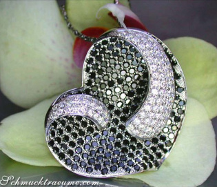 Hochkarätiger Herz Anhänger mit schwarzen Diamanten & Brillanten Hochkarätiger Herz Anhänger mit schwarzen Diamanten & Brillanten