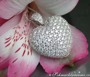 Prächtiger Brillanten Herz Anhänger (4,05 ct.) Prächtiger Brillanten Herz Anhänger (4,05 ct.)