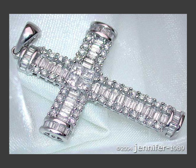Imposanter Diamanten Kreuz Anhänger #1 Imposanter Diamanten Kreuz Anhänger #1