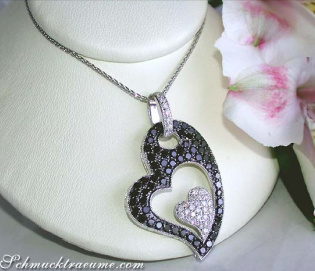 Charmanter Herz Anhänger mit schwarzen Diamanten Charmanter Herz Anhänger mit schwarzen Diamanten