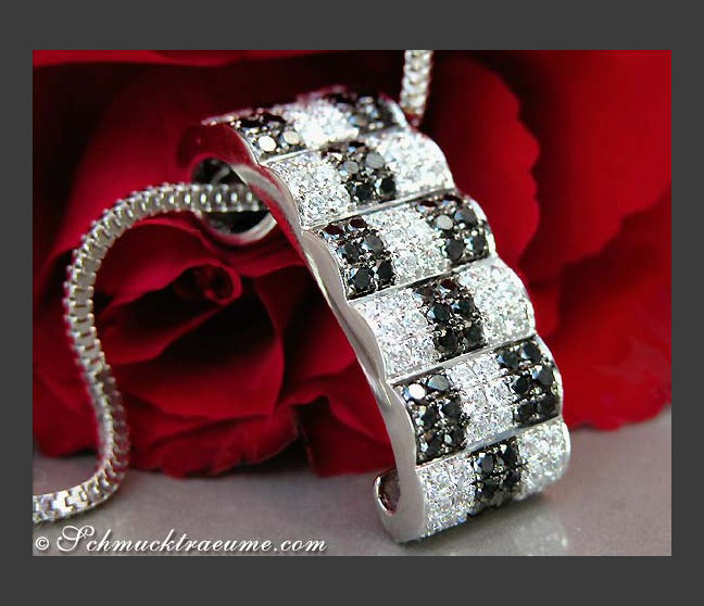 Eigenwilliger schwarze Diamanten Anhänger im Schachbrett Design #1 Eigenwilliger schwarze Diamanten Anhänger im Schachbrett Design #1