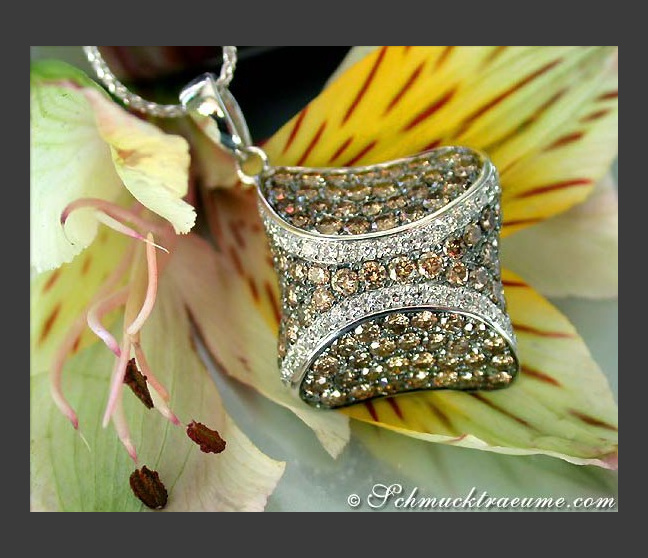 Massiver Anhänger mit naturbraunen & weißen Brillanten #1 Massiver Anhänger mit naturbraunen & weißen Brillanten #1