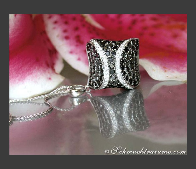 Auffallender schwarze Diamanten Anhänger im Rauten Design #1 Auffallender schwarze Diamanten Anhänger im Rauten Design #1