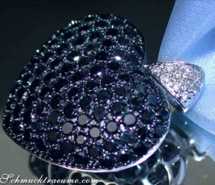 Stattlicher Herz Anhänger mit schwarzen Diamanten