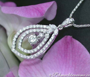 Klassischer eleganter Brillanten Anhänger Klassischer eleganter Brillanten Anhänger