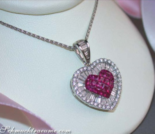 Einzigartiger Rubin Herz Anhänger mit Diamanten Einzigartiger Rubin Herz Anhänger mit Diamanten