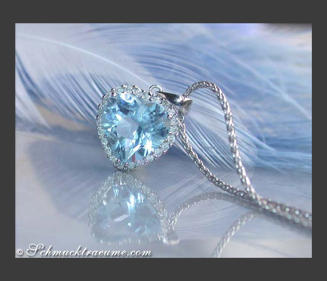 Graziler Aquamarin Herz Anhänger mit Diamanten #1