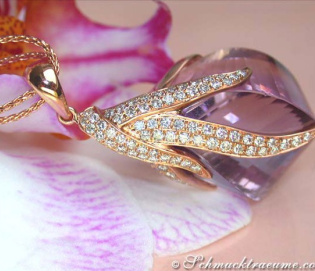 Stattlicher Amethyst Anhänger mit Brillanten