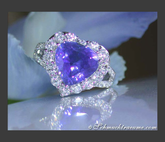 Ausgesuchter Tansanit Ring mit Brillanten im Herz Design #1 Ausgesuchter Tansanit Ring mit Brillanten im Herz Design #1