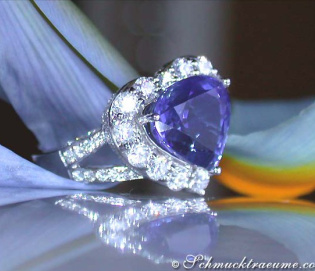 Gorgeous Tanzanite Heart Ring with Diamonds Gorgeous Tanzanite Heart Ring with Diamonds
