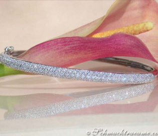 Bildschöner Diamanten Armreif in Weißgold 585