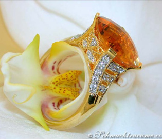 Strahlender Citrin Ring mit Brillanten Strahlender Citrin Ring mit Brillanten