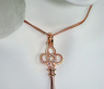 Femininer Diamanten Schlüssel Anhänger in Roségold #4