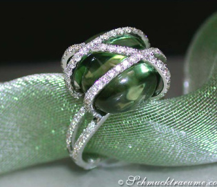 Außergewöhnlicher Prasiolith Ring mit Brillanten Außergewöhnlicher Prasiolith Ring mit Brillanten