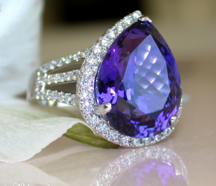 Exquisite AAA Tanzanite Ring with Diamonds Exquisite AAA Tanzanite Ring with Diamonds