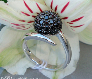 Attraktiver schwarze Diamanten Kugel Ring
