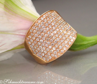 Attractive Diamond Ring Attractive Diamond Ring