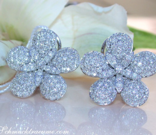 Feminine Brillanten Ohrstecker im Blumen Design