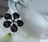Edle Blumen Ohrstecker mit schwarzen Diamanten #4