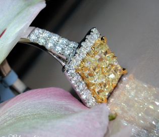 Exquisite Yellow Diamond Ring with White Diamonds Exquisite Yellow Diamond Ring with White Diamonds
