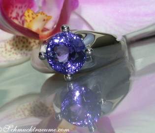 Stately Tanzanite Solitaire Ring Stately Tanzanite Solitaire Ring